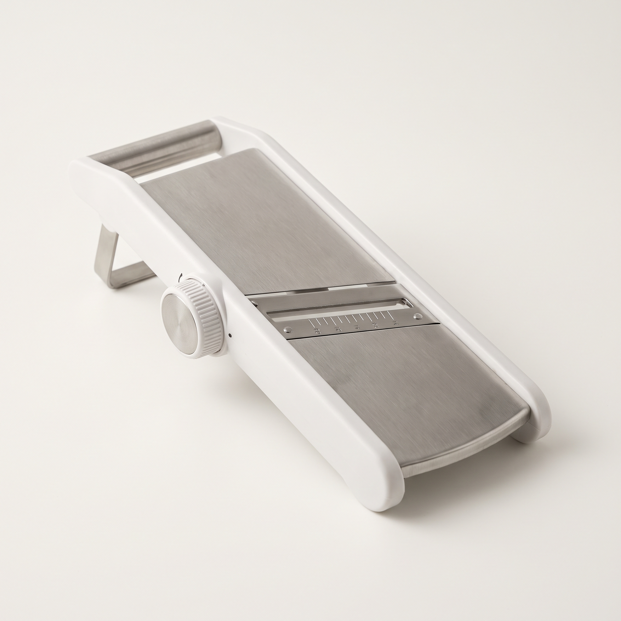 Handheld manual mandoline slicer product shot