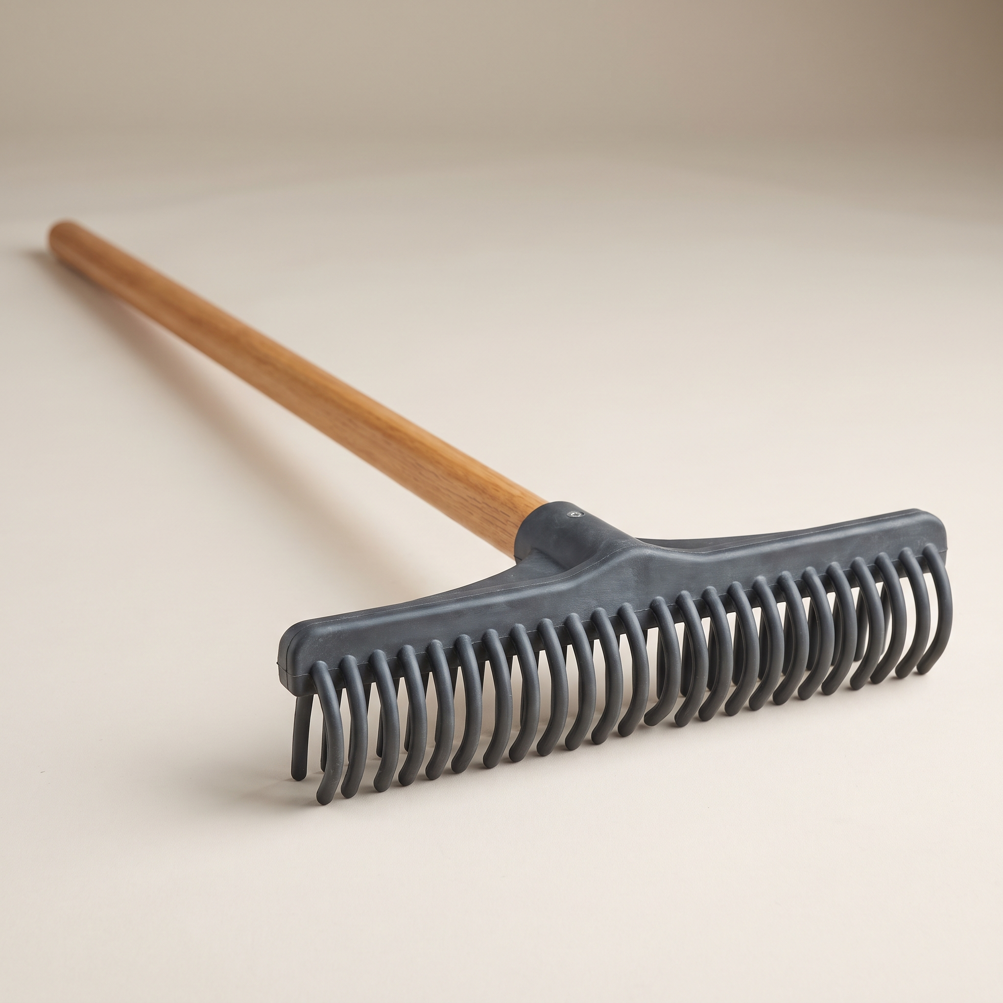 Carpet rake with rubber-toothed head product shot